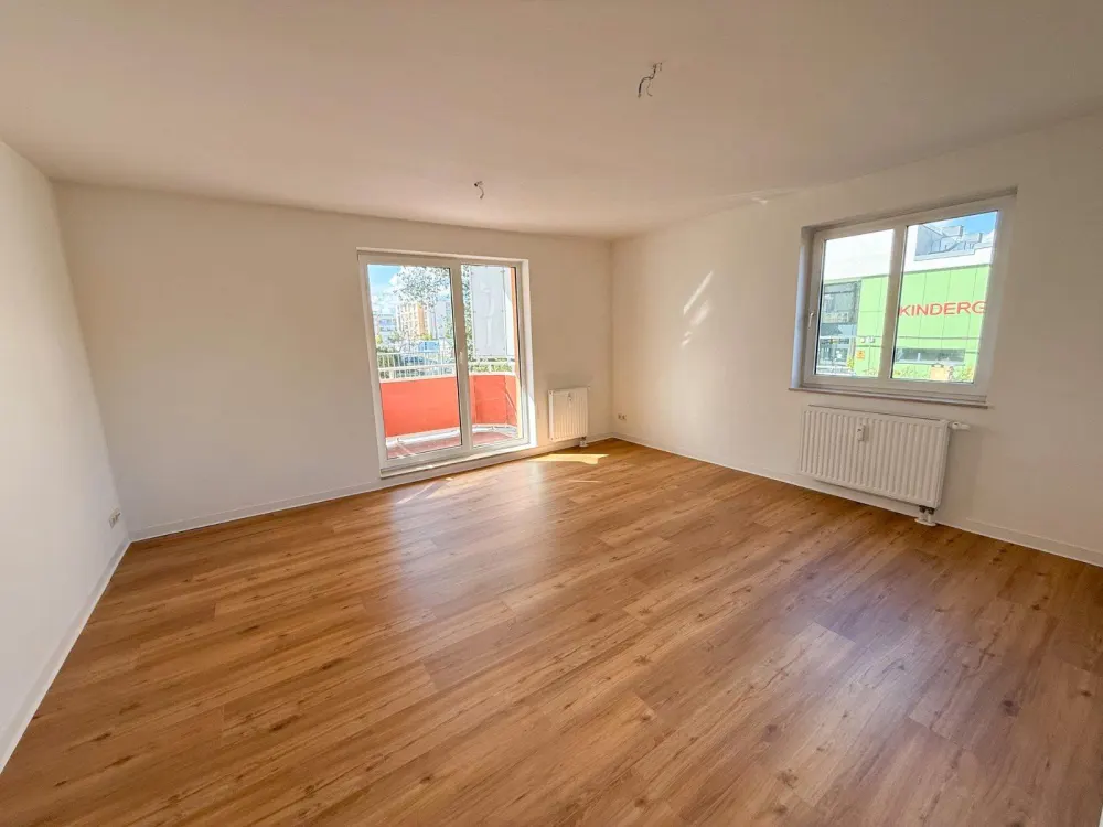 Modernisierte 2-Zimmer-Wohnung mit Balkon, TG-Stellplatz & EBK in