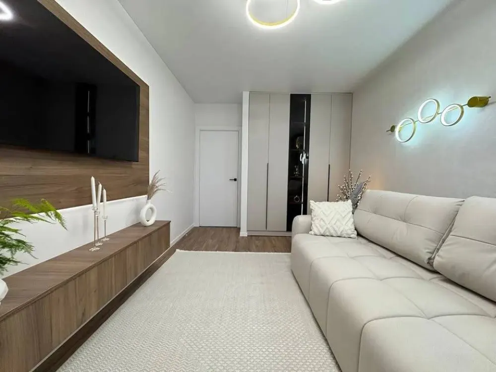Luxurious 2-Room Apartment with Balcony and Parking Space on the 1st Floor