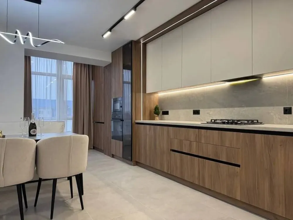 Luxurious 2-Room Apartment with Balcony and Parking Space on the 1st Floor
