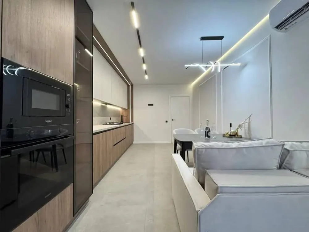 Luxurious 2-Room Apartment with Balcony and Parking Space on the 1st Floor