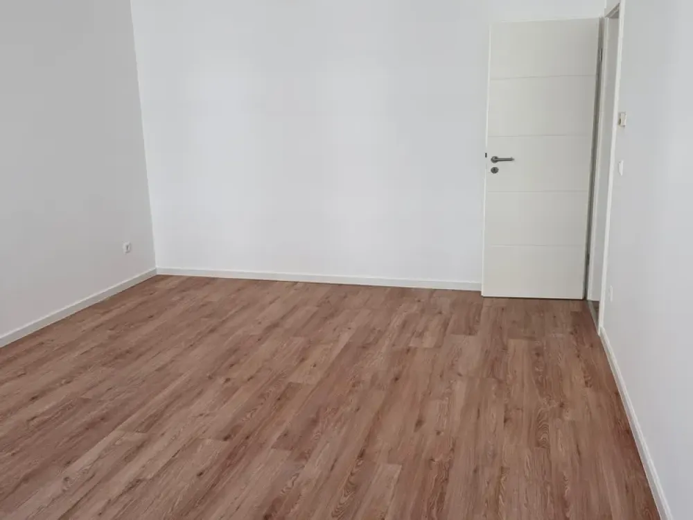 Erstbezug nach Sanierung 3 Zimmer mit Balkone Einbauküche WG- geeignet