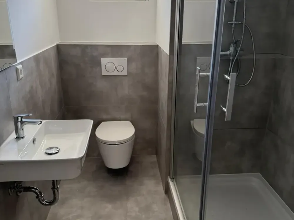 Erstbezug nach Sanierung 3 Zimmer mit Balkone Einbauküche WG- geeignet