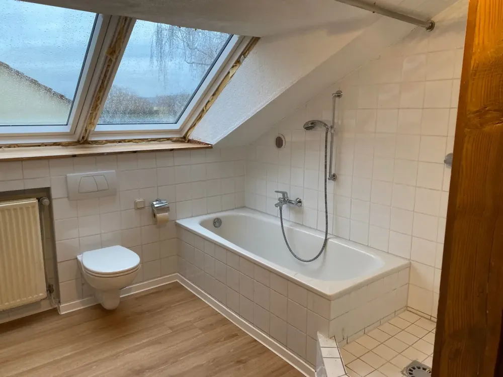 Neu renovierte 1,5-Zimmer DG-Wohnung in Stuttgart-Bad Cannstatt