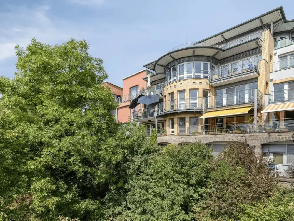 Rheinblick inklusive, lichtdurchflutete 4-Zimmer-Wohnung für Paare & Familien in Köln-Porz-Ensen