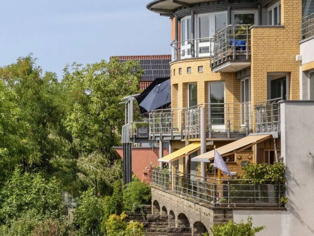 Rheinblick inklusive, lichtdurchflutete 4-Zimmer-Wohnung für Paare & Familien in Köln-Porz-Ensen