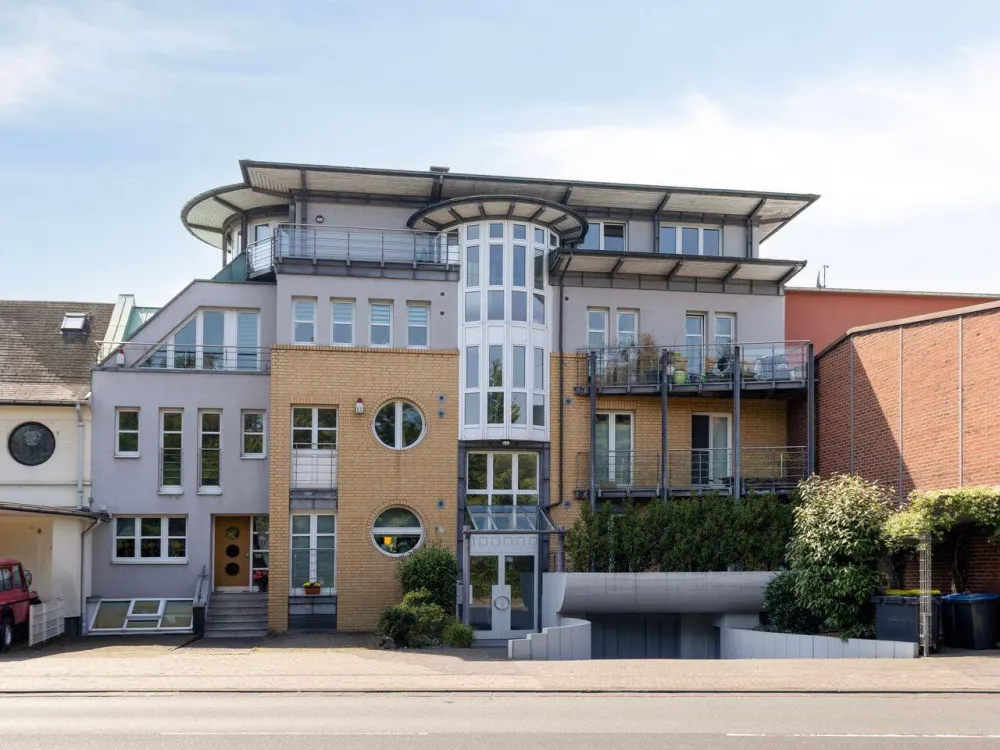 Rheinblick inklusive, lichtdurchflutete 4-Zimmer-Wohnung für Paare & Familien in Köln-Porz-Ensen