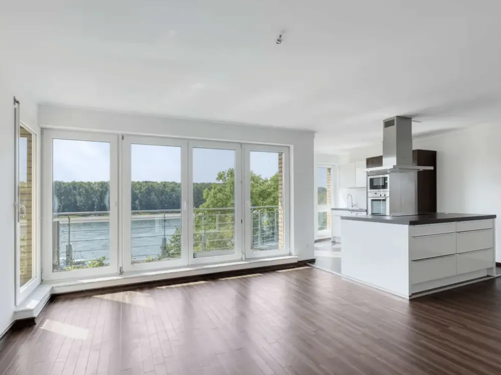 Rheinblick inklusive, lichtdurchflutete 4-Zimmer-Wohnung für Paare & Familien in Köln-Porz-Ensen