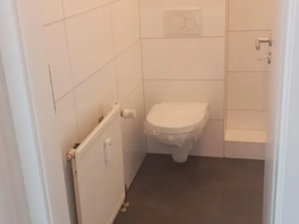 1 Zimmerwohnung - saniert -Bad und Wand- und Fußbodenbelege etc. - mit Pantryküche