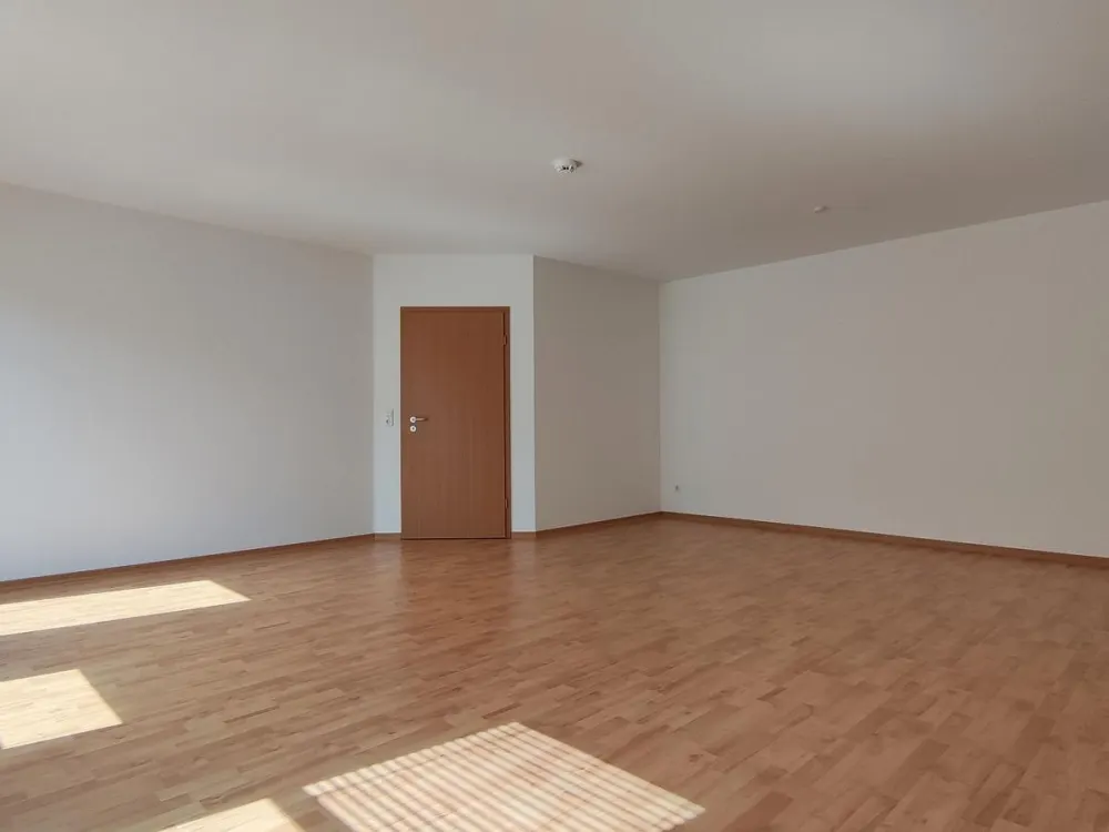 Spacious 3-Room Apartment with Balcony in Erfurt-Center