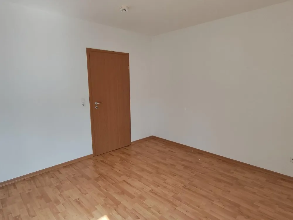 Spacious 3-Room Apartment with Balcony in Erfurt-Center