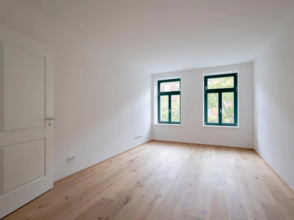Erstbezug nach Sanierung, Attraktive Altbauwohnung mit Fußbodenheizung, WE05