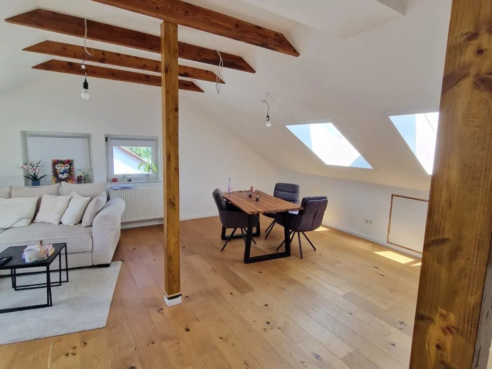 Helle, offene Dachgeschosswohnung ab 01.09.26