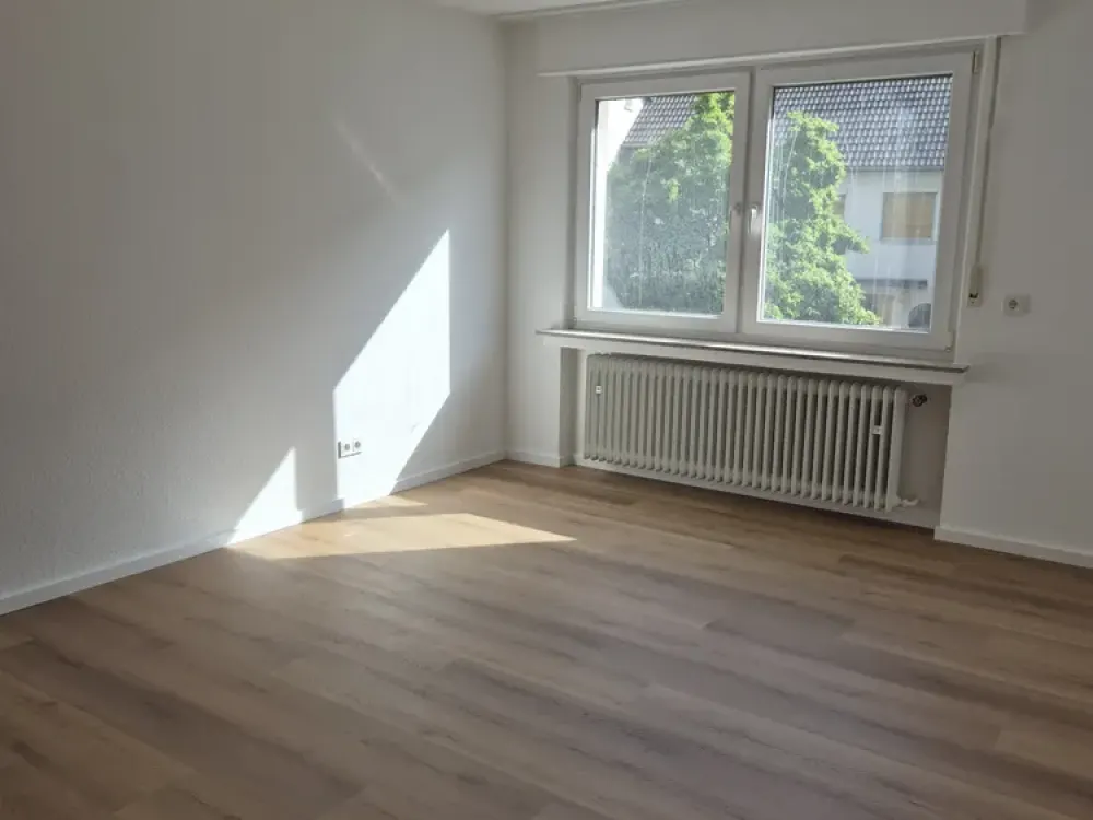 Gut geschnittene 3-Zimmer-Wohnung mit Loggia und Garage im Zentrum