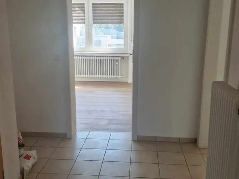Gut geschnittene 3-Zimmer-Wohnung mit Loggia und Garage im Zentrum