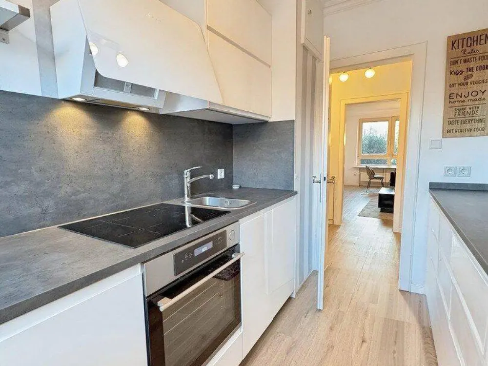 MÖBLIERT MAX 2 Personen 3-Zimmer mit Terrasse AUF ZEIT