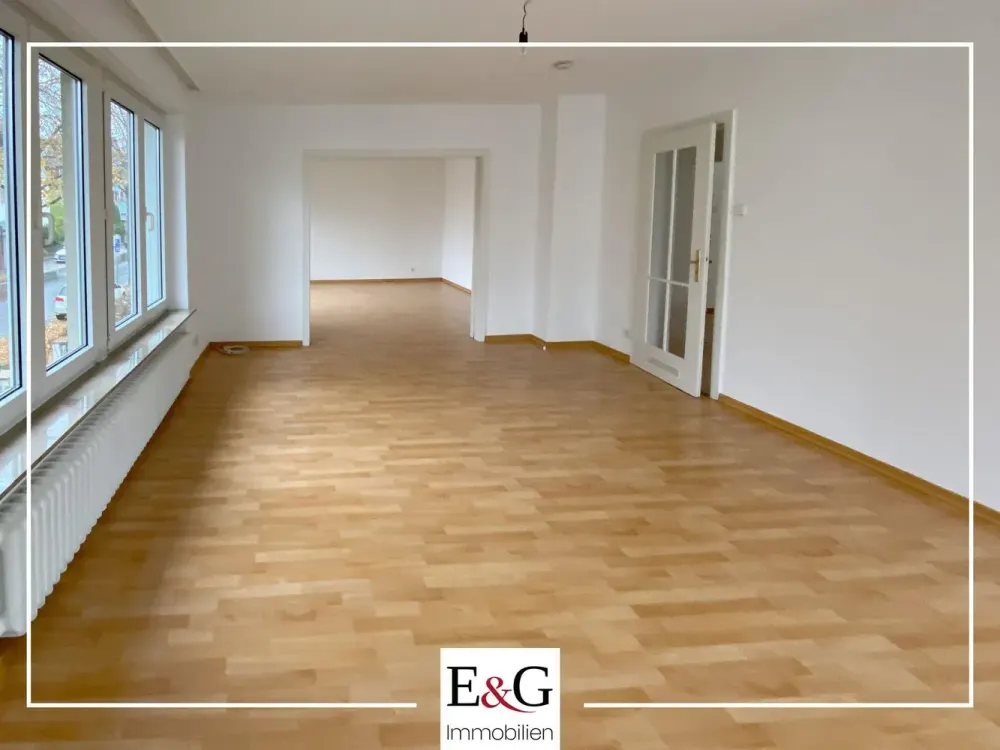 - In beliebter Lage von Oberesslingen - Großzügige 4-Zimmer-Wohnung mit zwei Balkonen