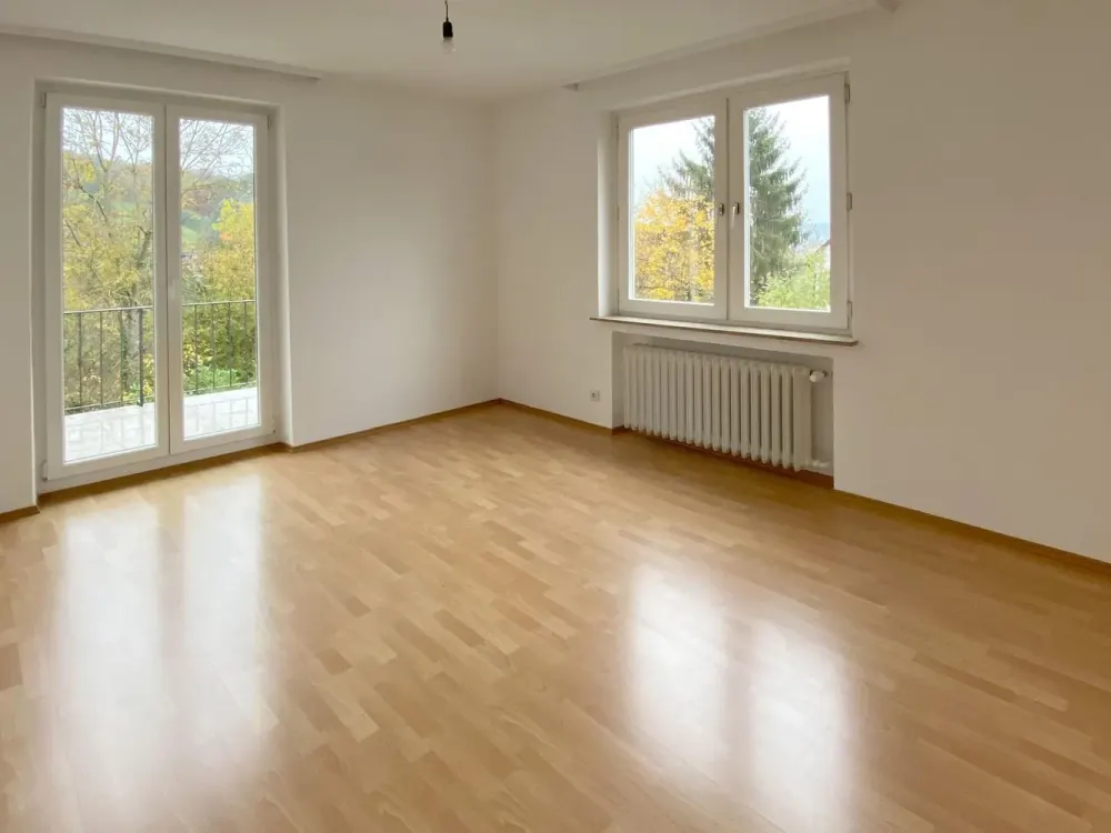 - In beliebter Lage von Oberesslingen - Großzügige 4-Zimmer-Wohnung mit zwei Balkonen