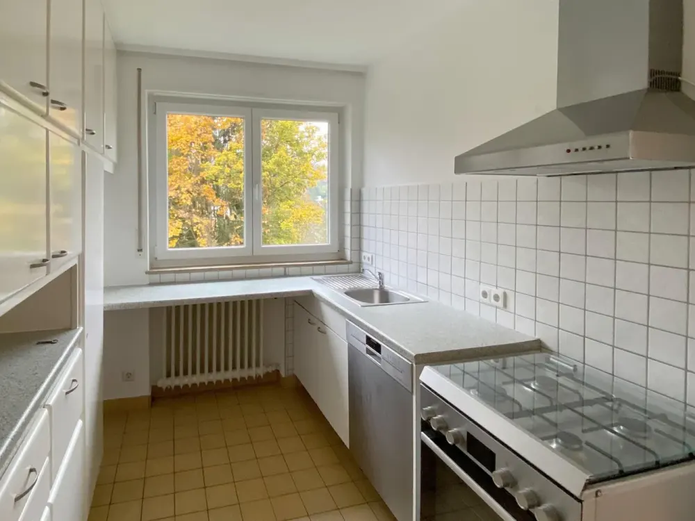 - In beliebter Lage von Oberesslingen - Großzügige 4-Zimmer-Wohnung mit zwei Balkonen