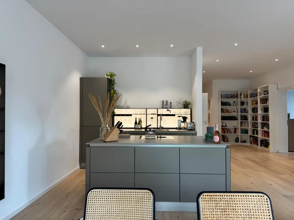 Stilvolle Penthousewohnung mit Dachterrasse und Einbauküche
