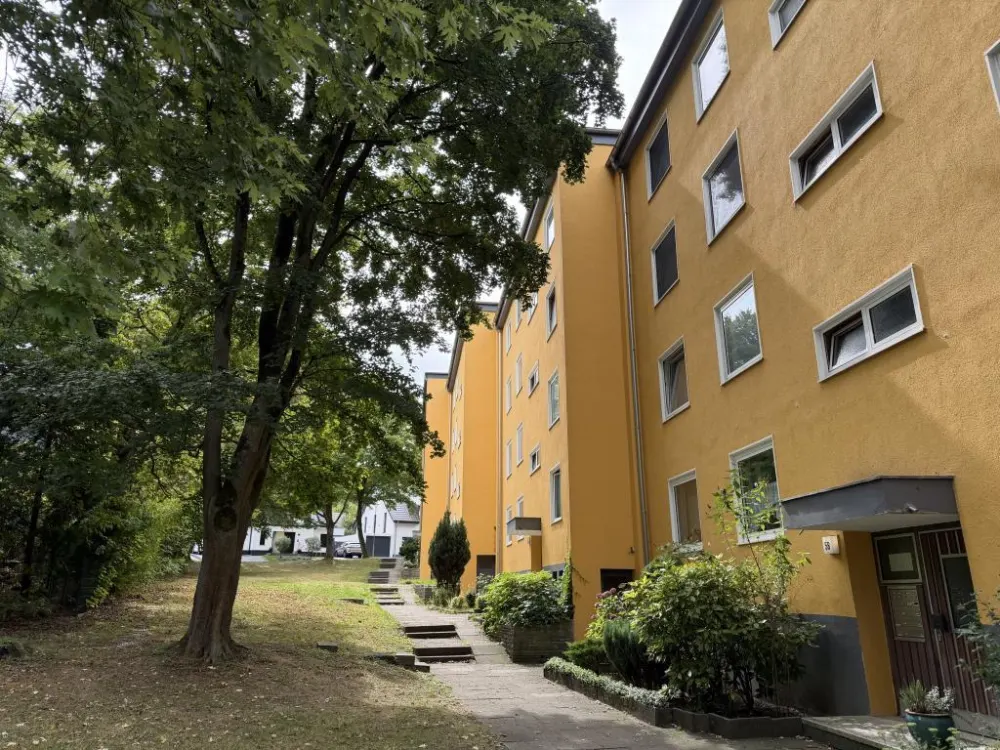 Neu gemacht, jetzt einziehen / Newly renovated, move right in.
