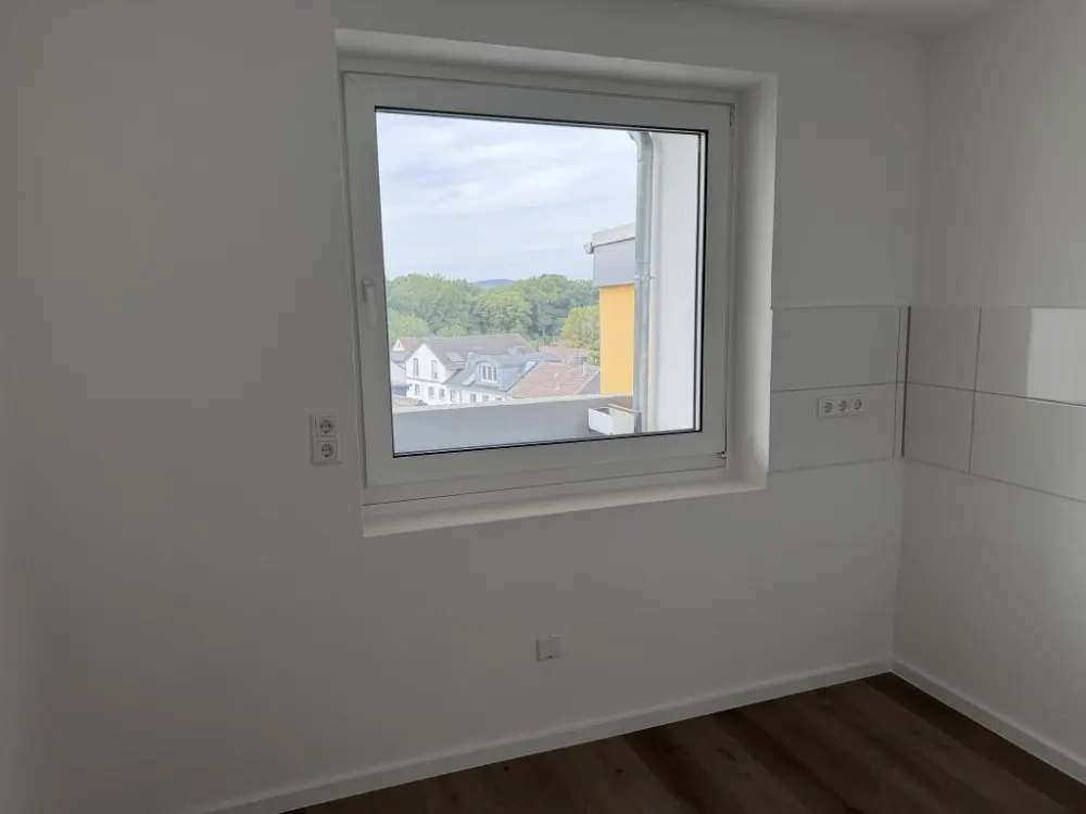 Neu gemacht, jetzt einziehen / Newly renovated, move right in.