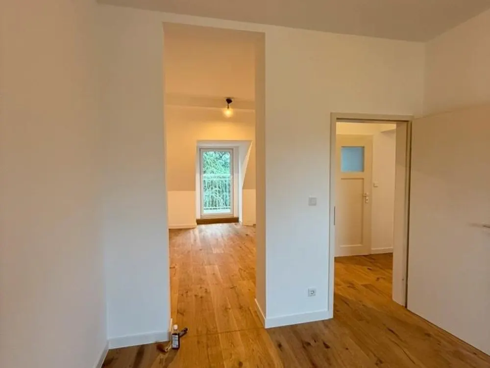 Erstbezug nach Kernsanierung - Single Dachgeschosswohnung