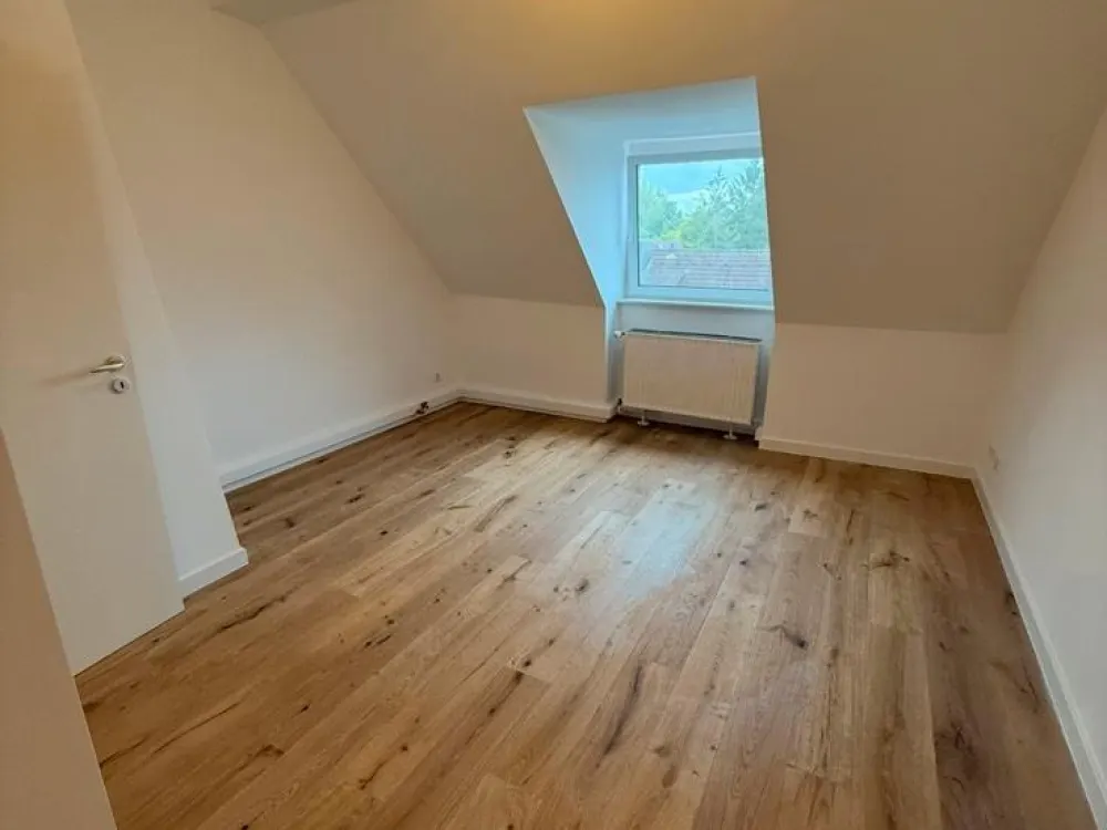 Erstbezug nach Kernsanierung - Single Dachgeschosswohnung