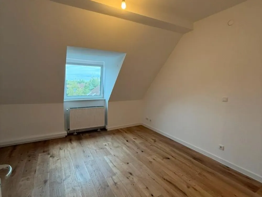 Erstbezug nach Kernsanierung - Single Dachgeschosswohnung