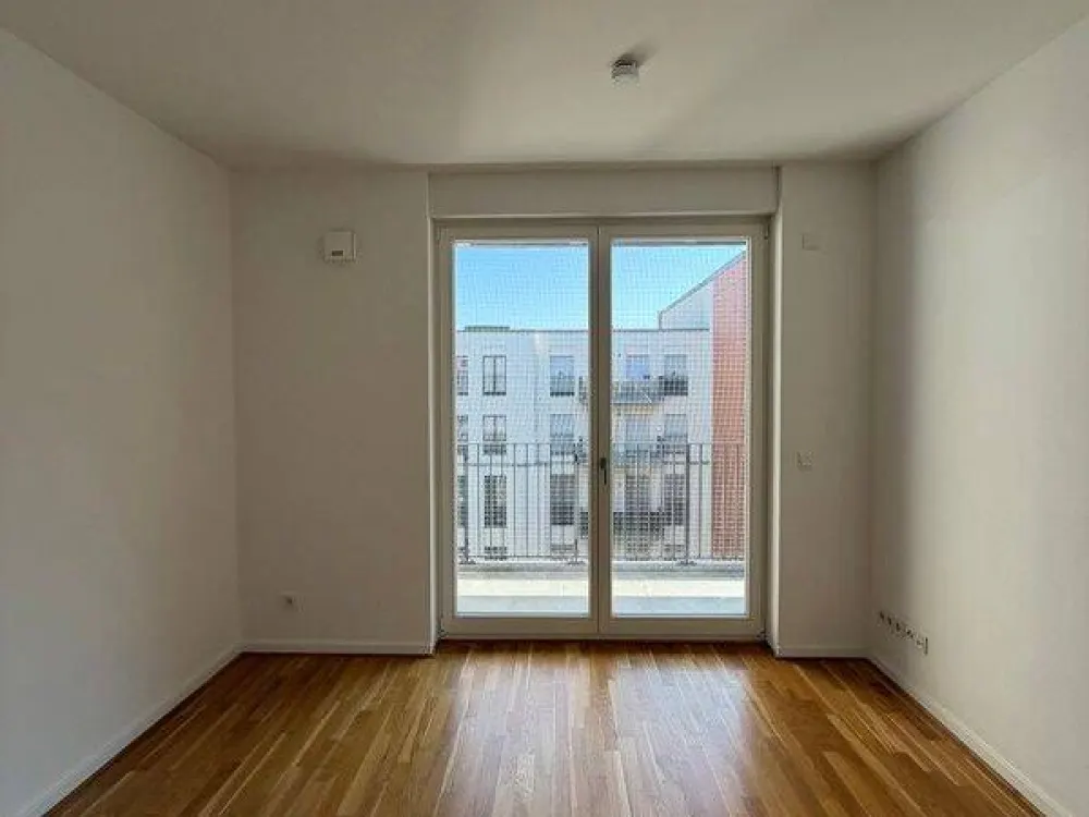 Moderne 4-Raum-Wohnung im Zentrum: Einbauküche und Balkon