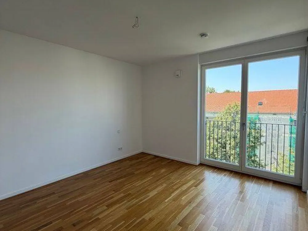 Moderne 4-Raum-Wohnung im Zentrum: Einbauküche und Balkon
