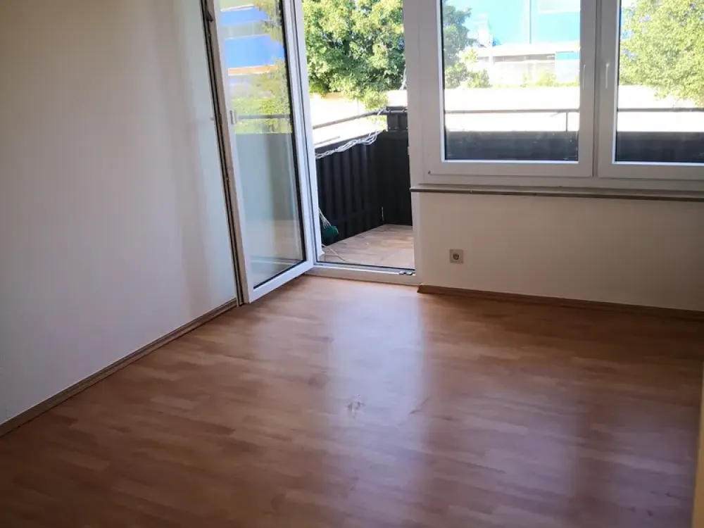 3-Room Apartment with Balcony & Garage in Stuttgart-Hedelfingen