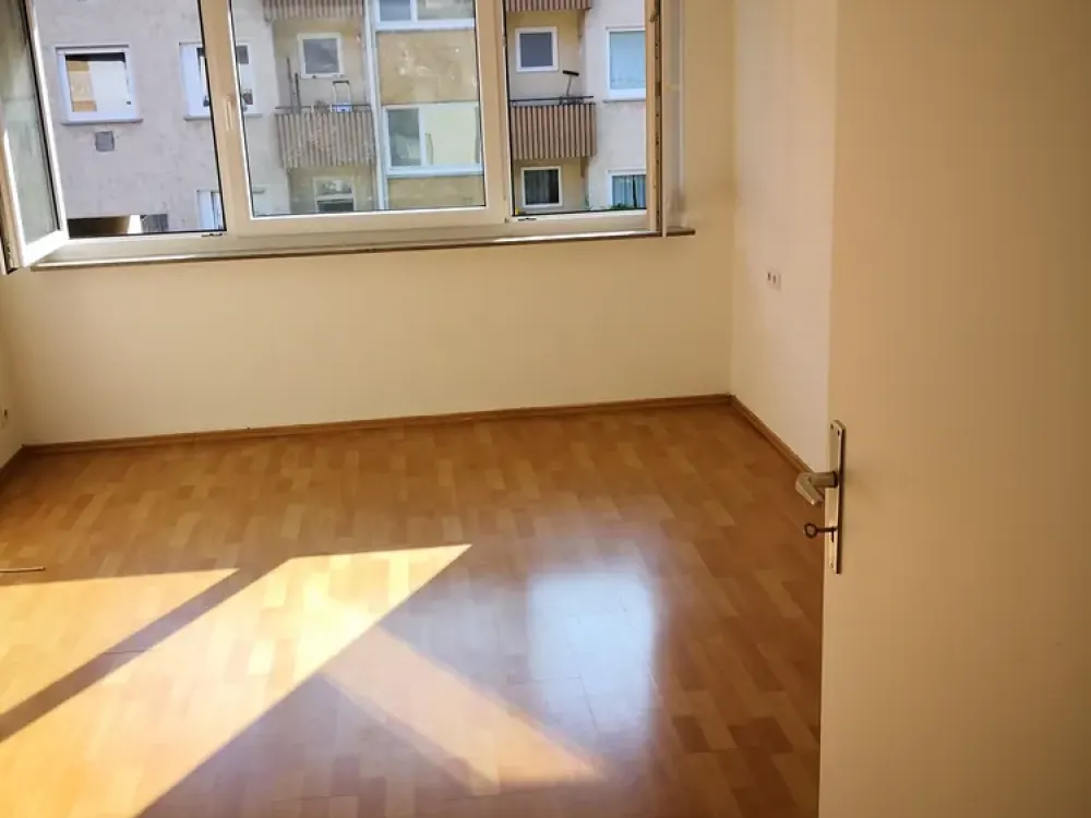 3-Room Apartment with Balcony & Garage in Stuttgart-Hedelfingen