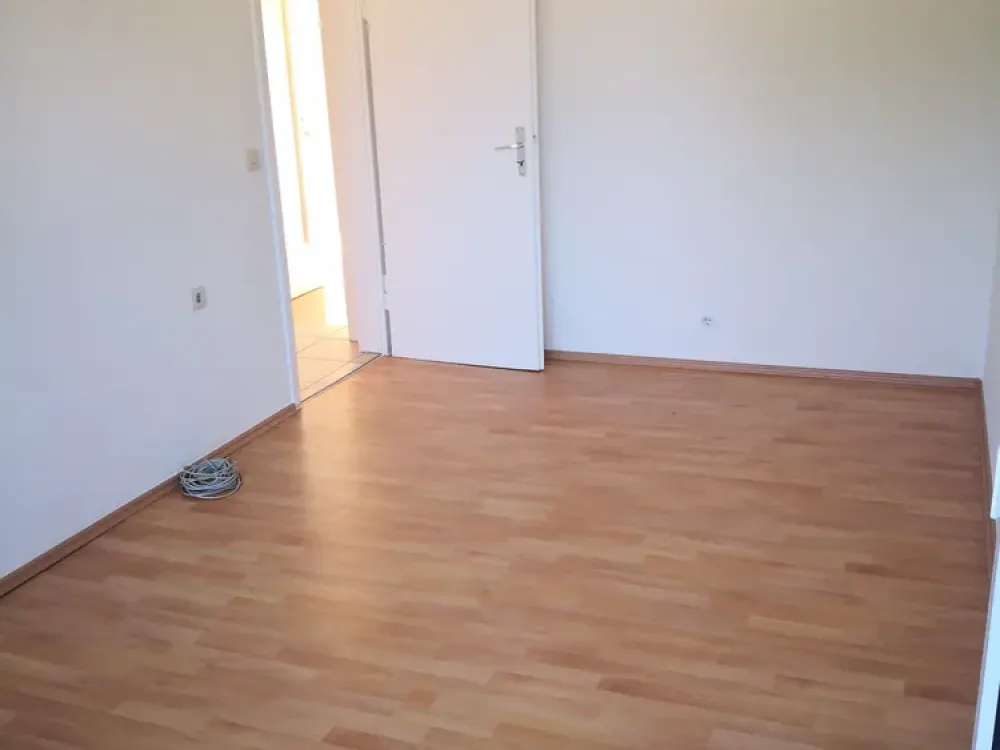 3-Room Apartment with Balcony & Garage in Stuttgart-Hedelfingen