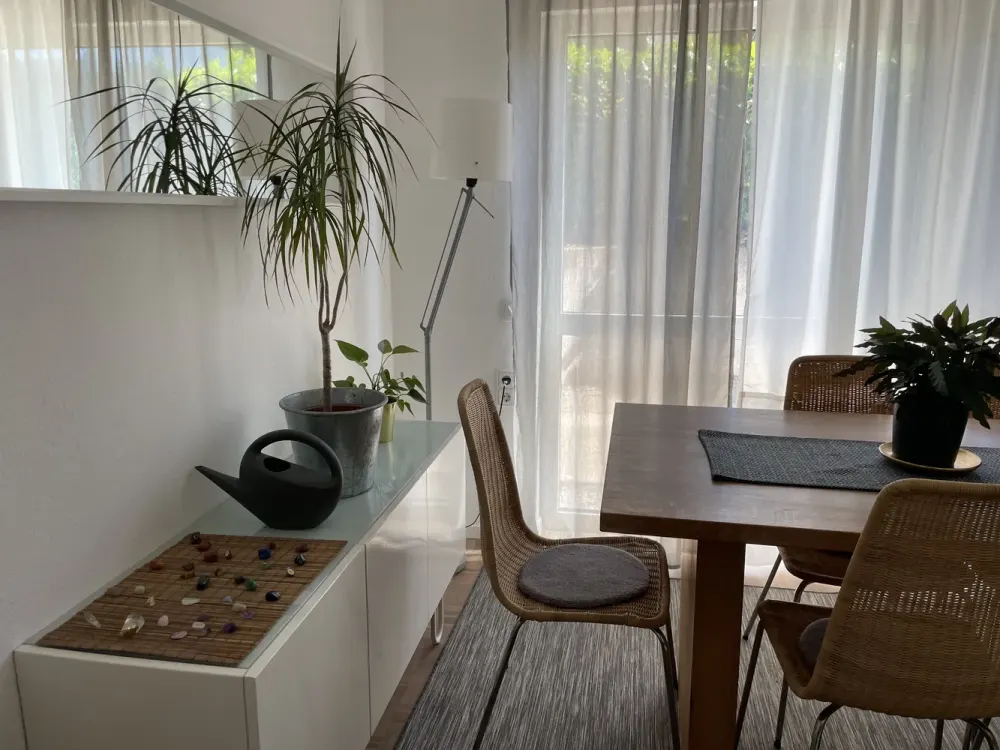Möblierte, 1-Jahr befristete (Pendler)wohnung, 1,5-Zi. mit Terrasse in Gerlingen (Gerlinger Heide)
