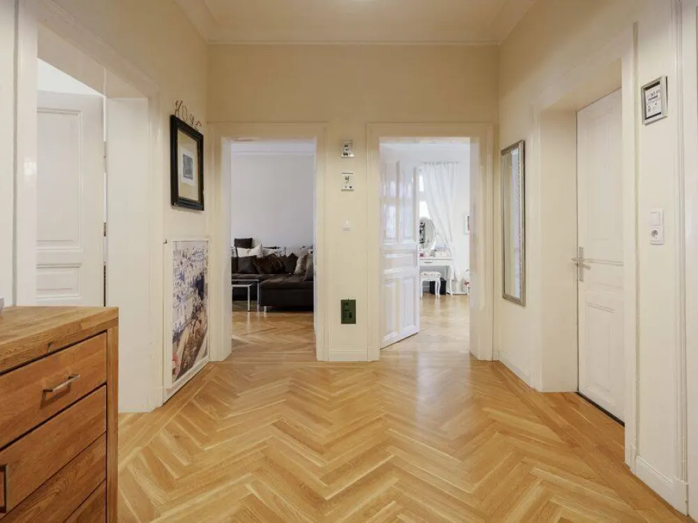 Traumhafte 4-Zimmer-Altbauwohnung mit 2 Balkonen in Stuttgart-West, Nachmieter gesucht