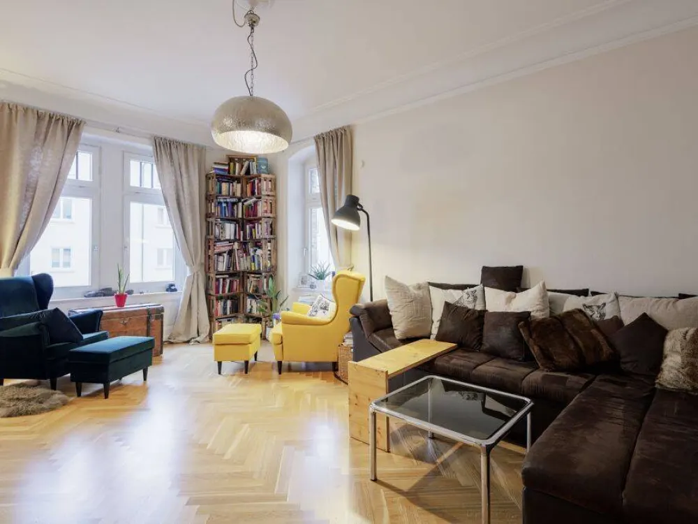Traumhafte 4-Zimmer-Altbauwohnung mit 2 Balkonen in Stuttgart-West, Nachmieter gesucht