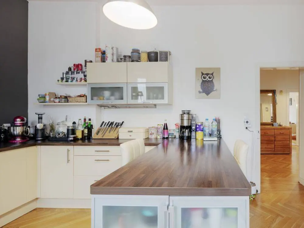 Traumhafte 4-Zimmer-Altbauwohnung mit 2 Balkonen in Stuttgart-West, Nachmieter gesucht