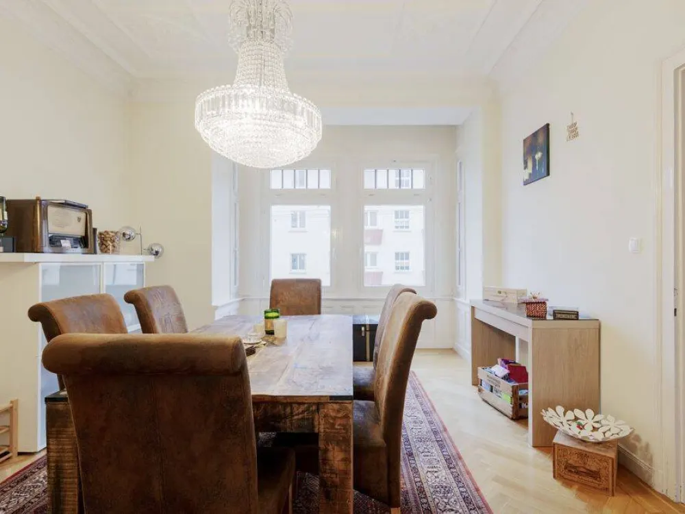Traumhafte 4-Zimmer-Altbauwohnung mit 2 Balkonen in Stuttgart-West, Nachmieter gesucht