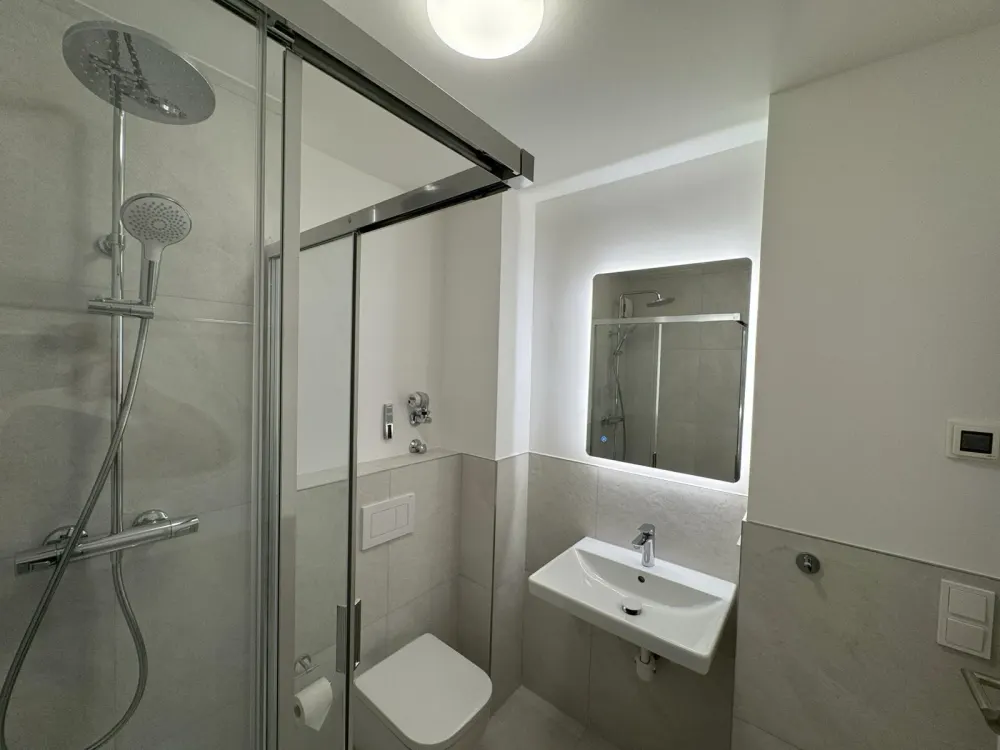 Sanierte, helle und möblierte 1-Zi.-Wohnung (34qm) mit Südbalkon