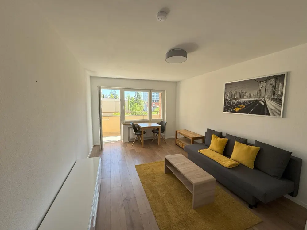 Sanierte, helle und möblierte 1-Zi.-Wohnung (34qm) mit Südbalkon