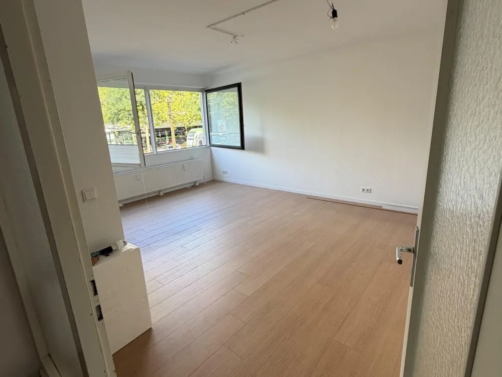 Erstbezug nach Renovierung: 2-Zimmer-Wohnung im 1. OG
