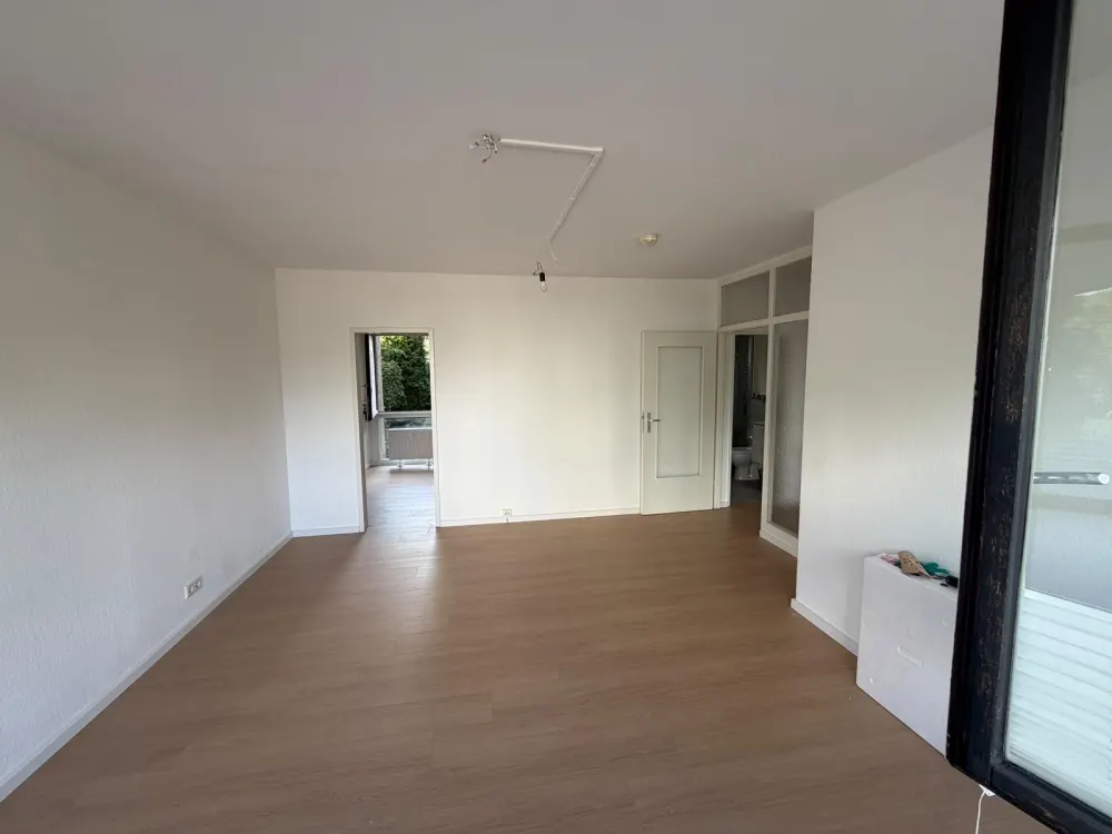 Erstbezug nach Renovierung: 2-Zimmer-Wohnung im 1. OG