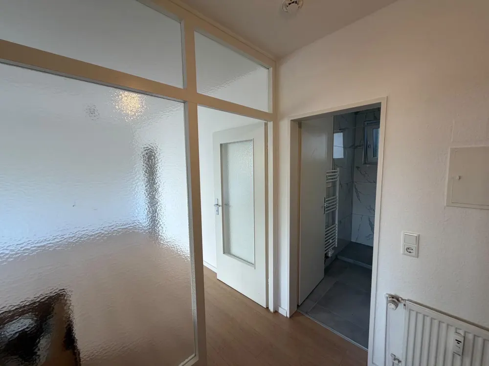 Erstbezug nach Renovierung: 2-Zimmer-Wohnung im 1. OG