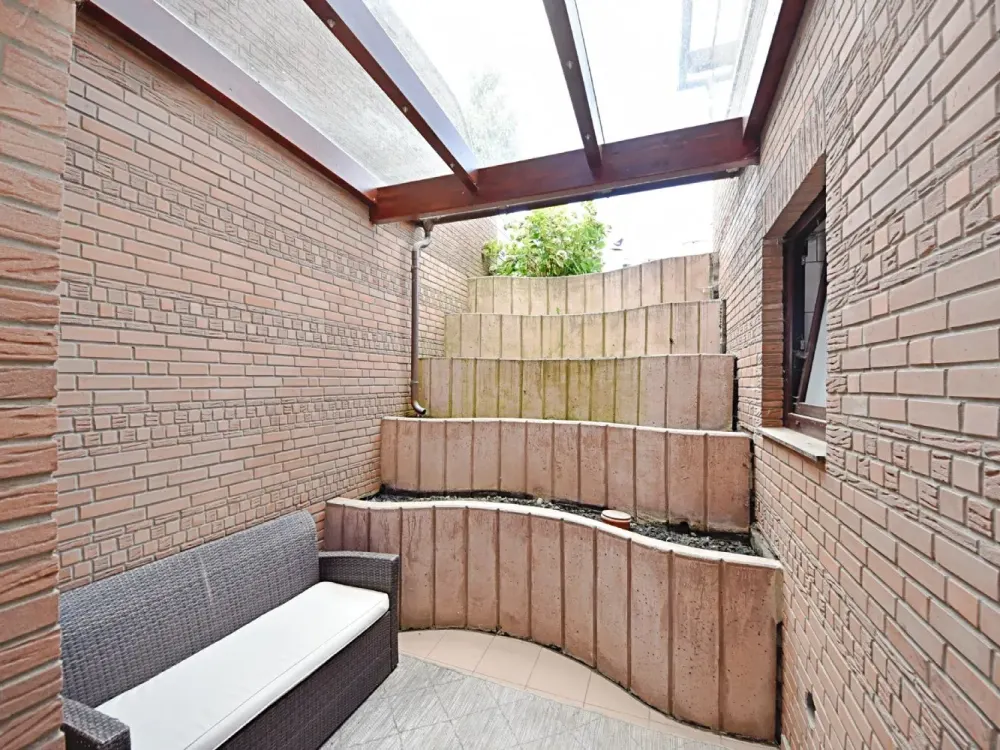 Cozy 2-Room Basement Apartment with Terrace in Köln-Libur