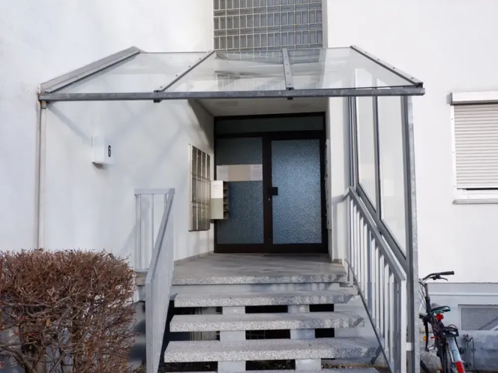 Renovierte 3 Zi.-Whg.im 2.OG mit EBK, Keller sowie großem Balkon in 71065 Sindelfingen, WM ca.1.470€