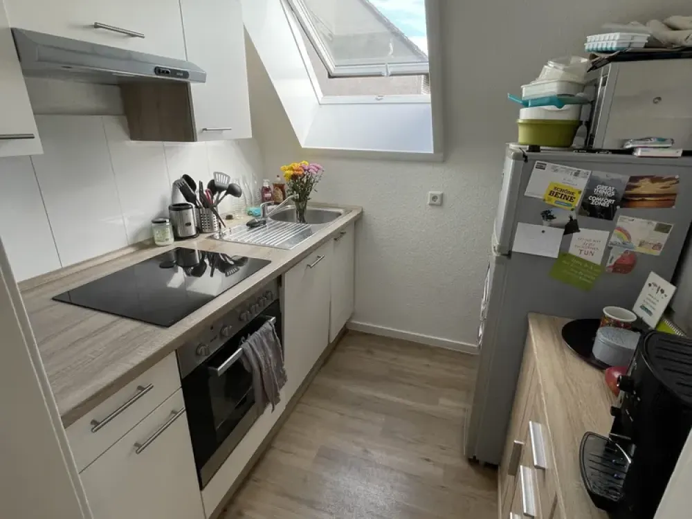 Schöne 2 Zimmer - Dachgeschosswohnung zu vermieten.