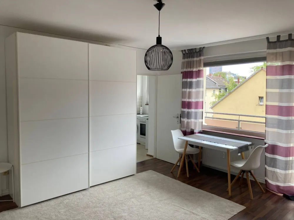 Möbliertes Apartment in zentraler Lage mit EBK / OHNE Aufzug u. Balkon! Für 1 Person!