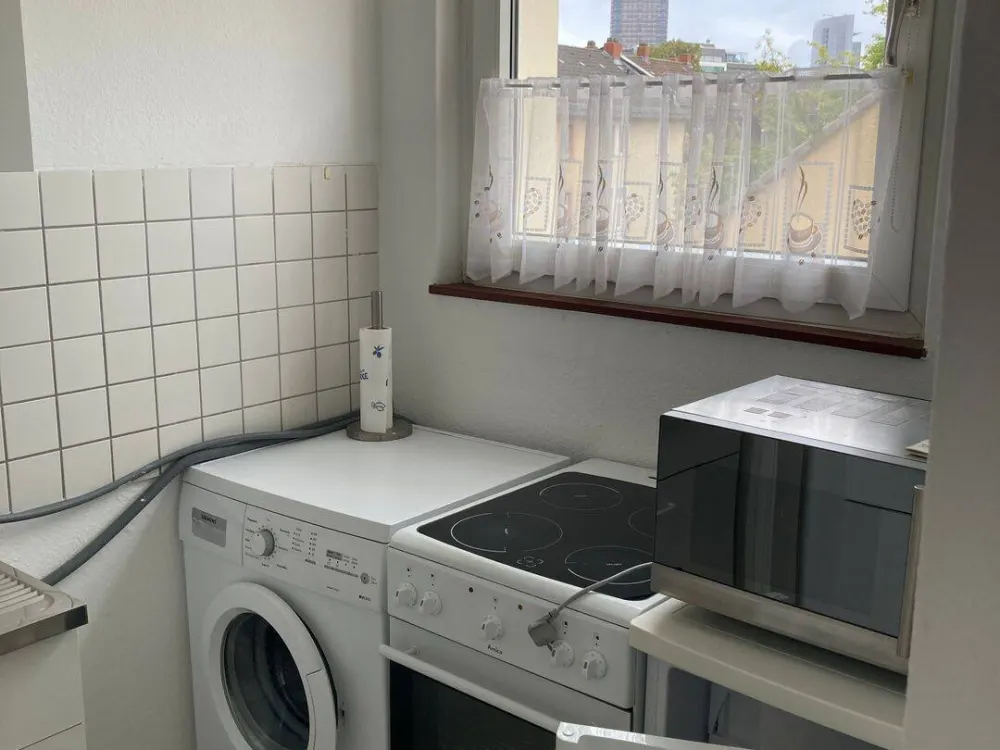 Möbliertes Apartment in zentraler Lage mit EBK / OHNE Aufzug u. Balkon! Für 1 Person!