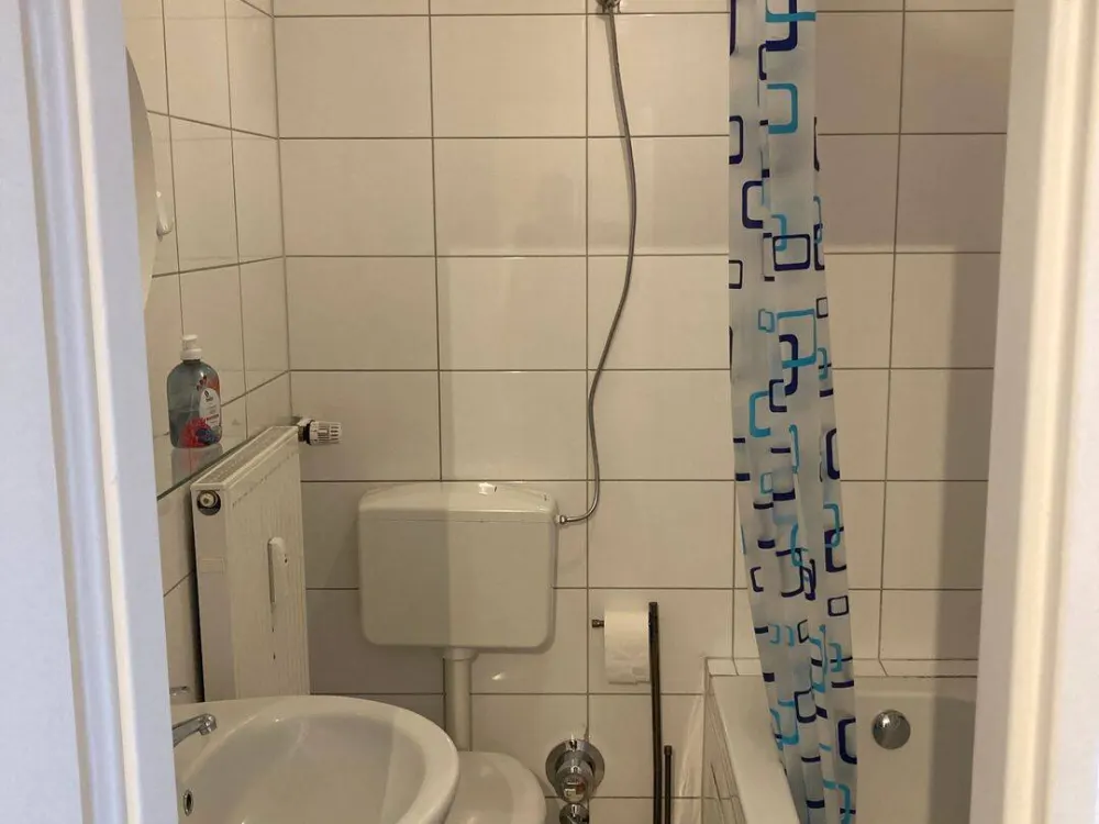 Möbliertes Apartment in zentraler Lage mit EBK / OHNE Aufzug u. Balkon! Für 1 Person!