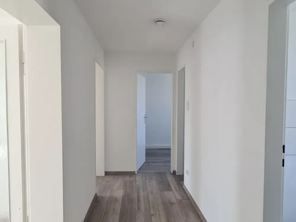 Bright 3-room apartment with kitchen and bathroom near Fraunhofer Institute & University of Kassel!